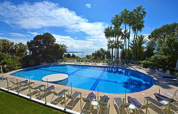 Location d'une villa de luxe vue mer dans un domaine fermé à Cannes