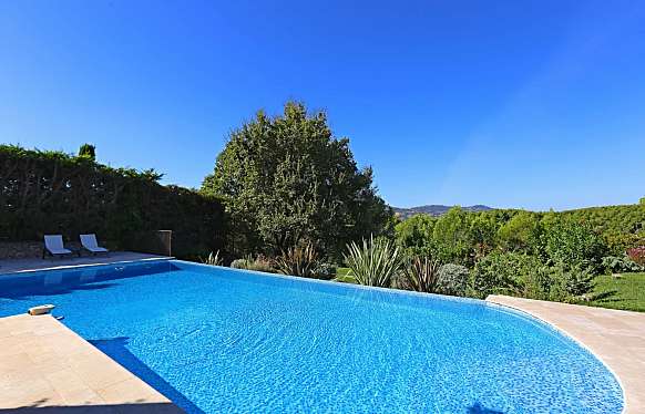 Villa à Mougins au calme avec vue sur un parc