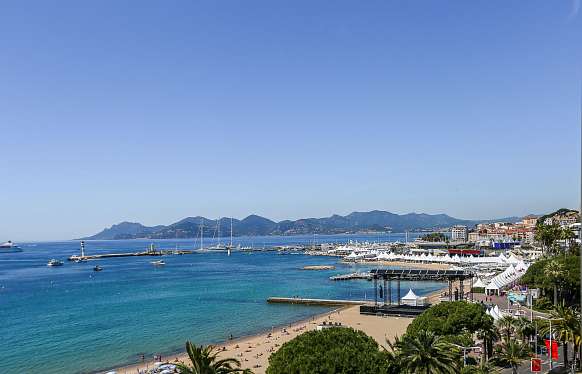 Cannes Croisette Top Floor Duplex with Panoramic Sea Views