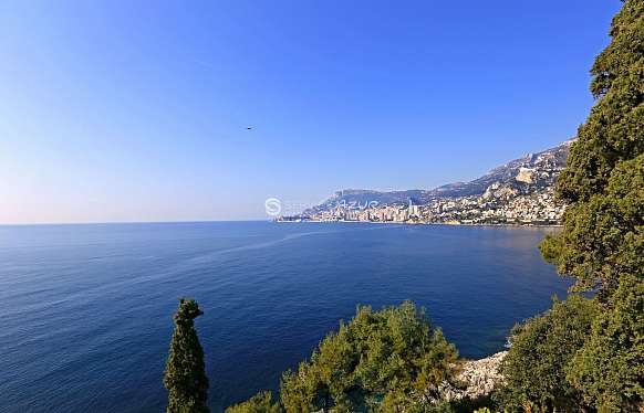 Аренда виллы в Roquebrune-Cap-Martin с панорамным видом на море и Монако