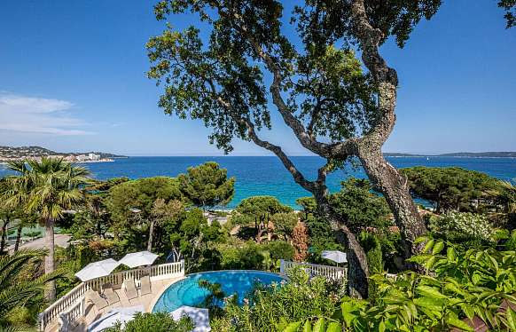 Sainte-Maxime Villa with Prime Sea Views and Renovation Opportunity