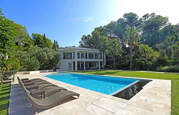 Villa contemporaine au sein d'un domaine résidentiel à Mougins