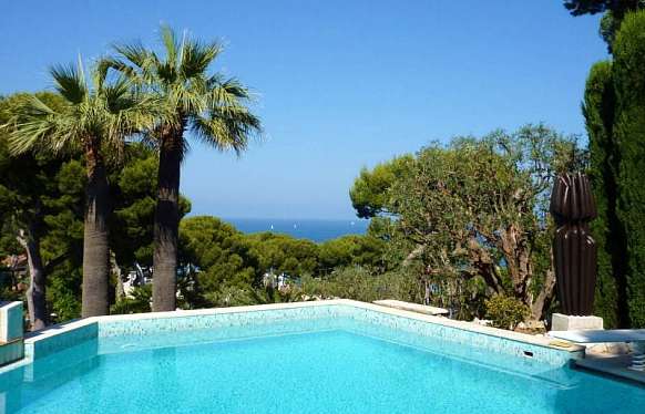 Spacious villa for rent in Cap d'Antibes