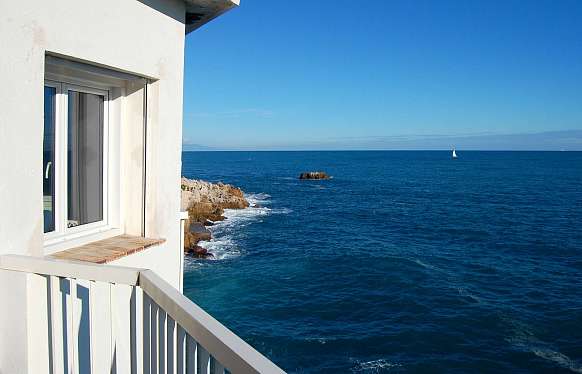 Villa à la location pieds dans l'eau au Cap d'Antibes