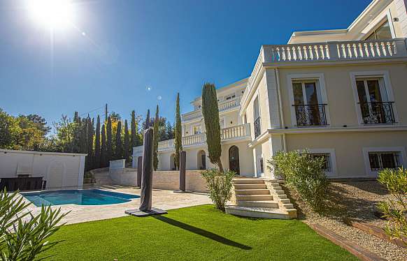 Belle propriété vue mer sur les hauteurs de Cannes