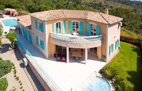 Spacious villa for rent in Biot