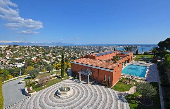 Family sea view house on the heights of Golfe-Juan