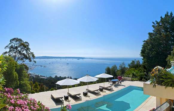 Villa moderne avec vue mer panoramique à louer à Super Cannes