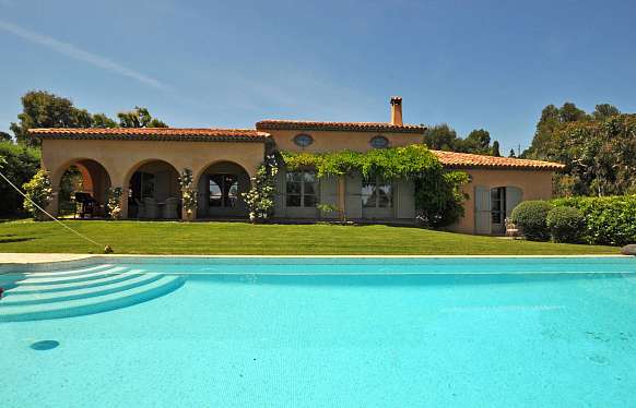 Tranquil Super Cannes Villa with Pool and Garden