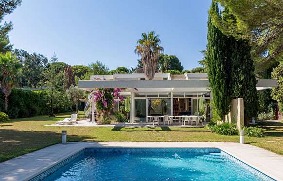 House for sale in Cap Ferrat near the beach