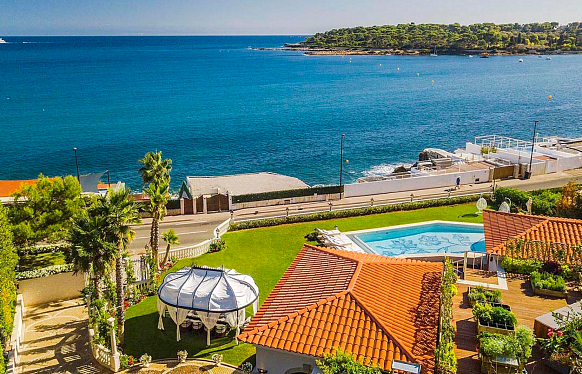 Cap d'Antibes Seafront Estate with Private Beach Access