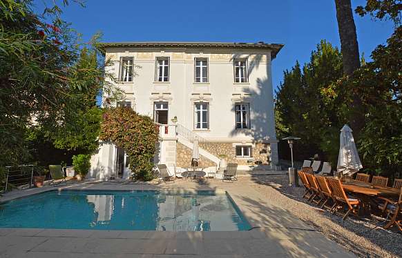 Location d'une villa à trois niveaux à Cannes