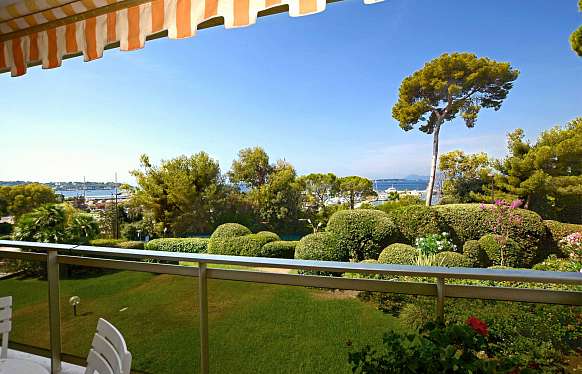 Rent apartment close to sea in Сap d'Antibes