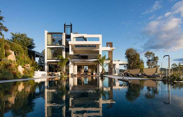 Modern Villa in Cannes in the Croix des Gardes district