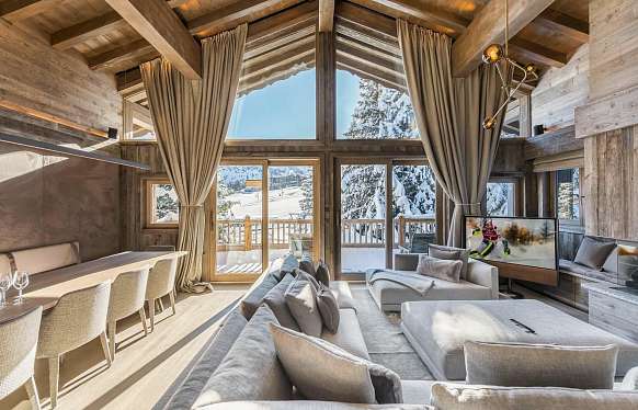 Chalet skis aux pieds dans une situation privilégiée à Courchevel 1850